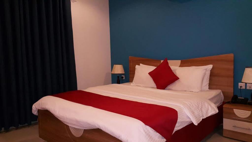 Al Manaf Hotel Suites Maszkat Kültér fotó