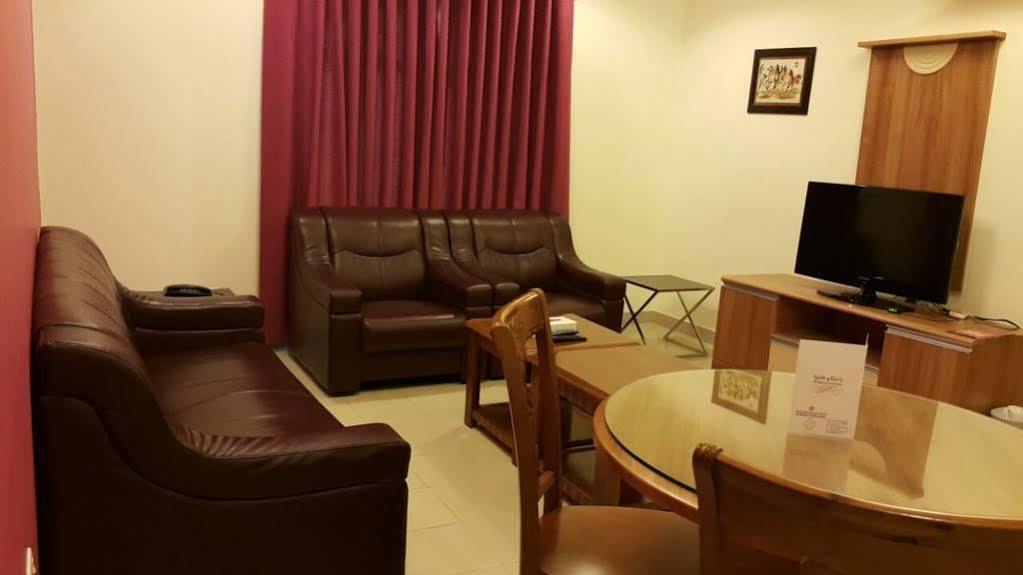 Al Manaf Hotel Suites Maszkat Kültér fotó